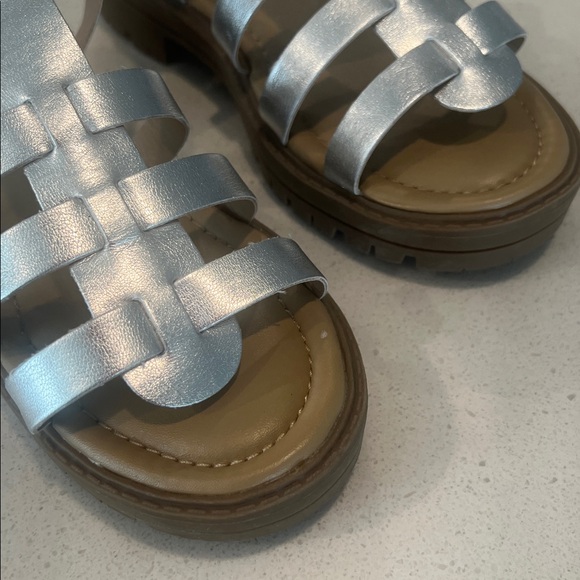 Gap Strappy Sandals - Girls 5 - Picture 3 of 7